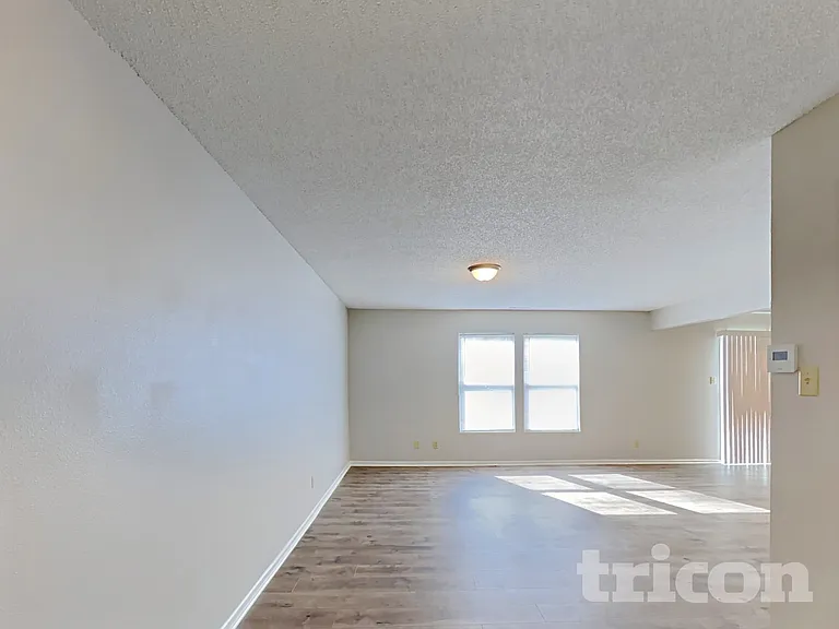 8007 States Bend Dr — Photo 3