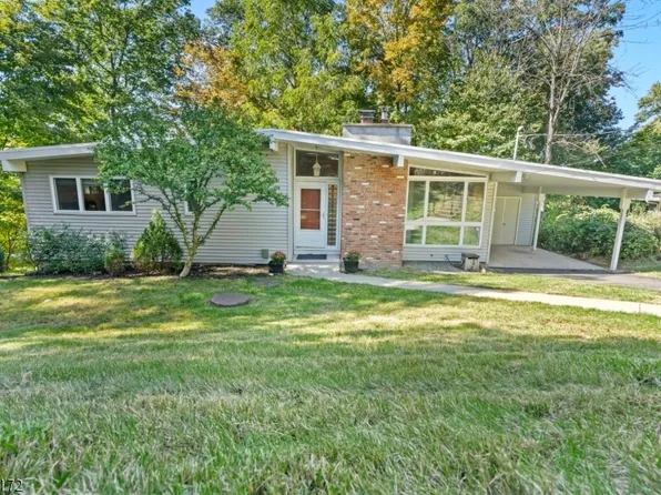 20 Robin Ln, Ringwood Boro, NJ 07456