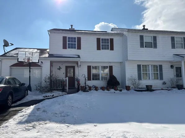 47 Elm St, Central Islip, NY 11722