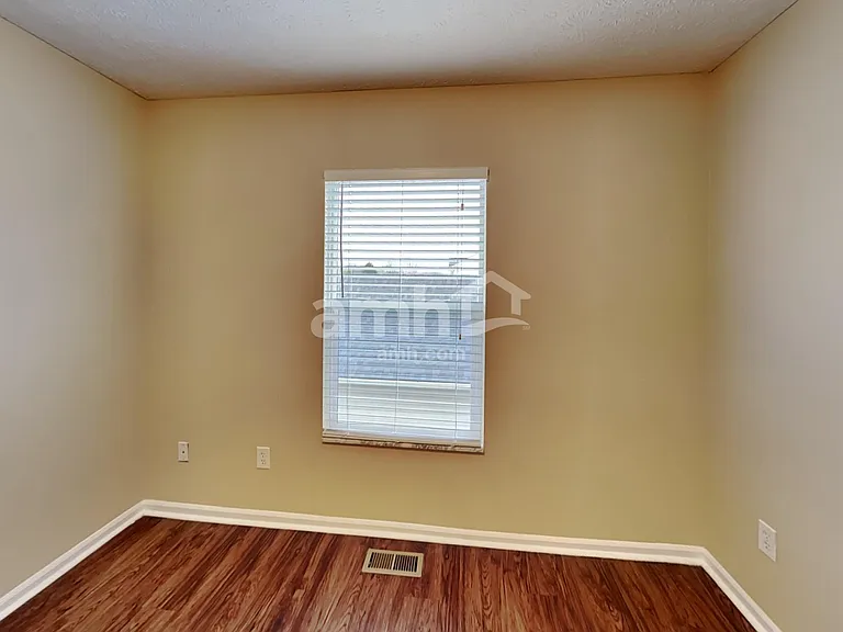4024 Walnut Crossing Dr — Photo 13