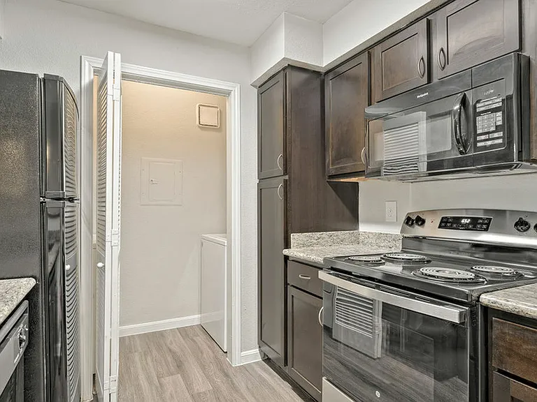 Kitchen & Laundry Room Kitchen & Laundry Room