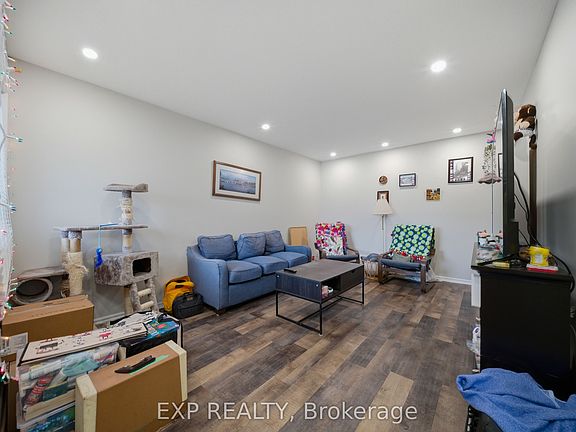 4th image of 1675 Heatherington Rd #11