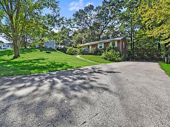 2nd image of 13 Braewood Dr