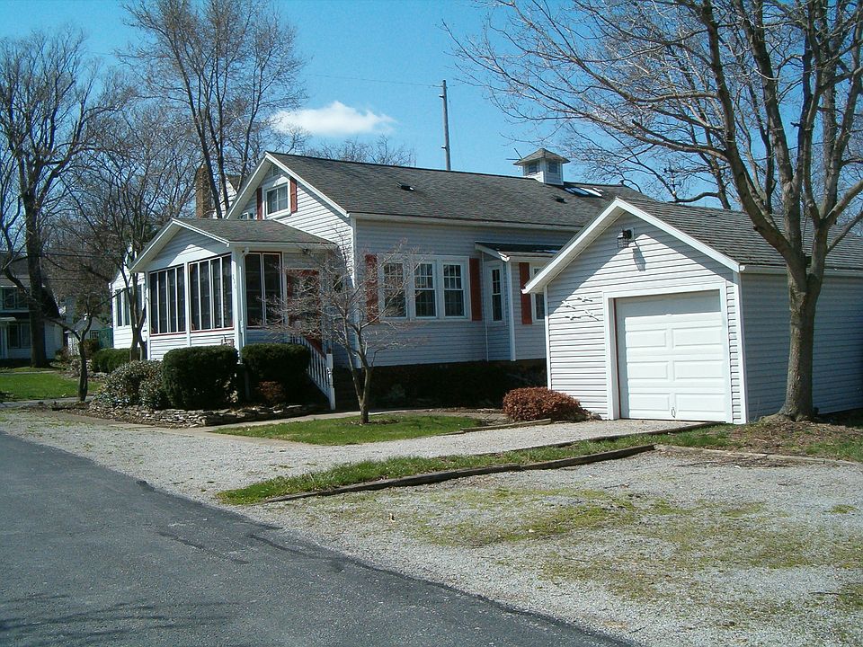 1st image of 226 Vine Ave