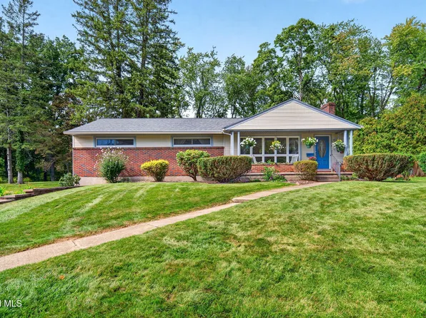 843 Warner Road, Niskayuna, NY 12309