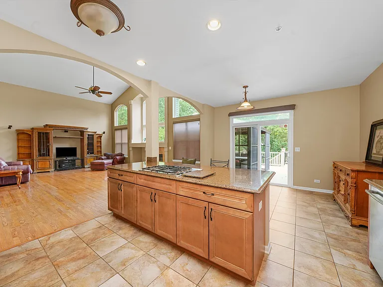 5670 Brentwood Dr — Photo 24