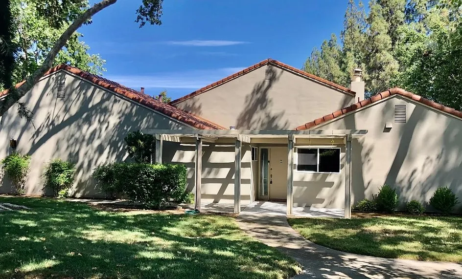 1325 Corte De Los Vecinos — Photo 1