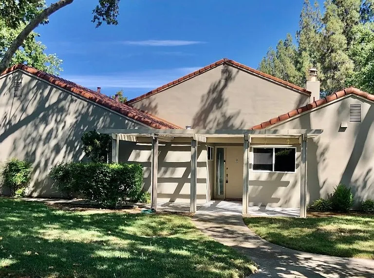 1325 Corte De Los Vecinos — Photo 1