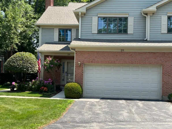211 Village Dr, Mount Prospect, IL 60056