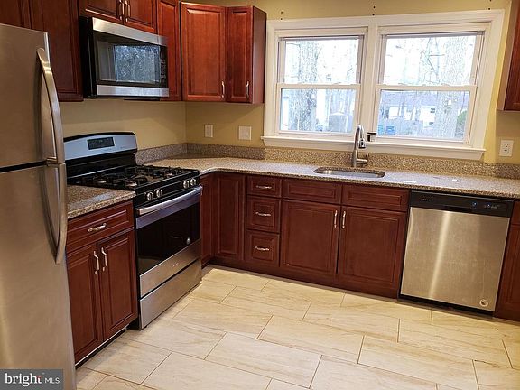 3rd image of 146 Lilac St