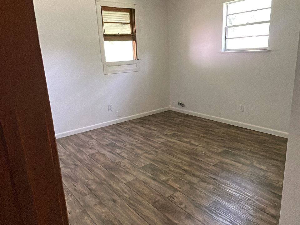 2nd image of 235 Simms St