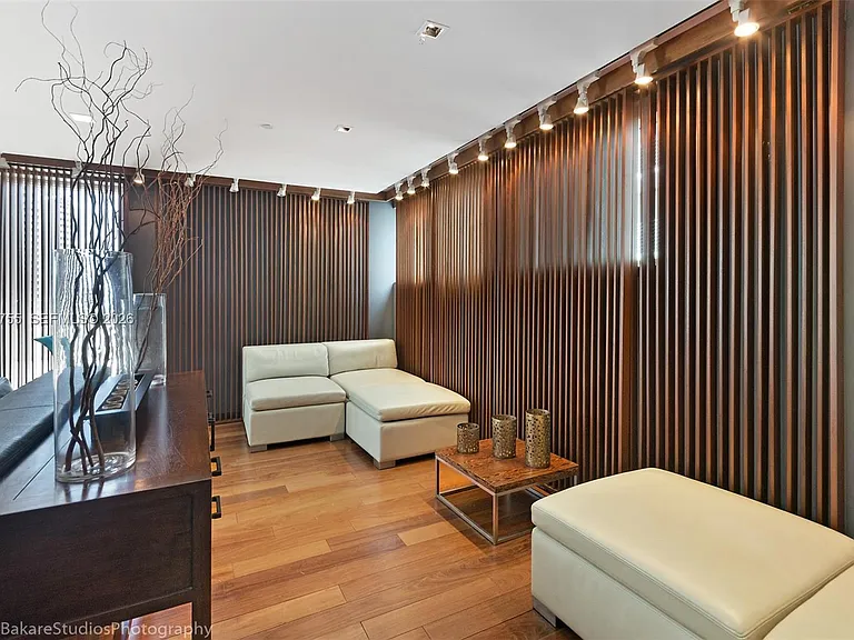 325 Biscayne Blvd #2020 — Photo 36
