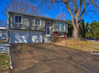 6115 NW 7th St, Lincoln, NE 68521