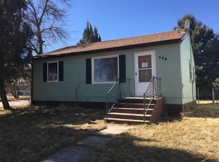 446 S 15th St, Hot Springs, SD 57747