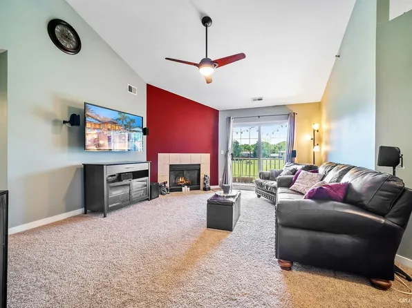 5S510 Scots Dr #17D, Naperville, IL 60563