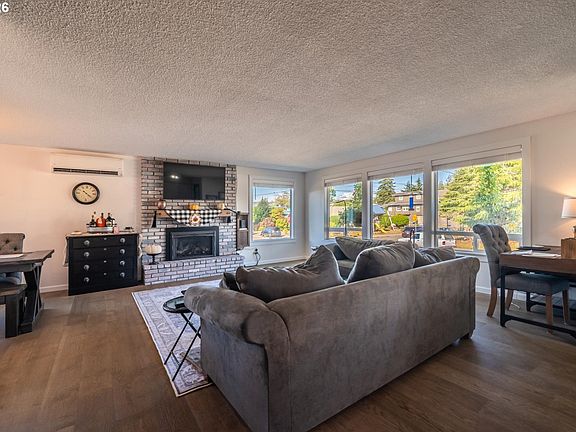 4th image of 2606 Sheridan Ave