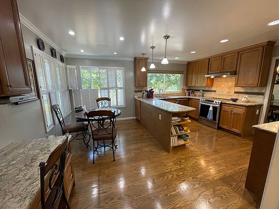 3rd image of 55 Glengarry Way