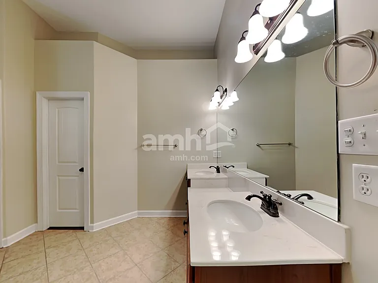 6900 Lagrange Grove Dr — Photo 10