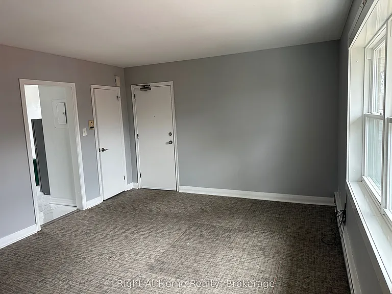 119 Rossland Rd E #4 — Photo 6