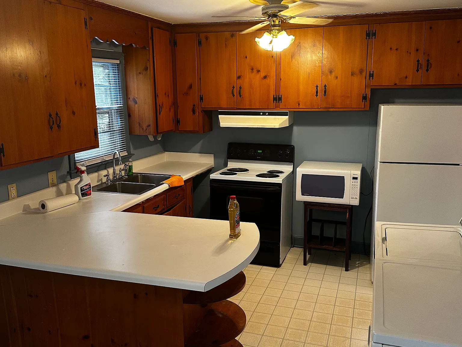 3 bed, 1.5 bath, 1188 sqft, $1,600 — Photo 2