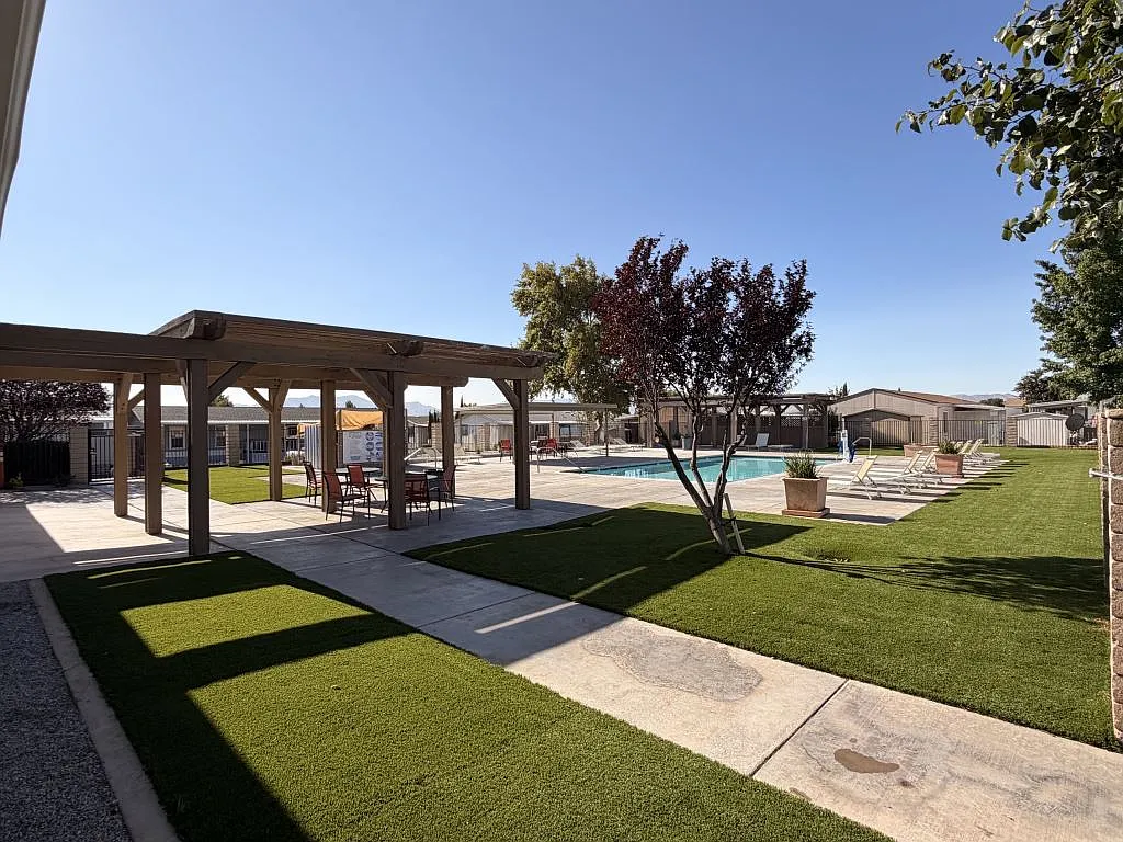 4 bed, 2.0 bath, 1310 sqft, $2,500 — Photo 3