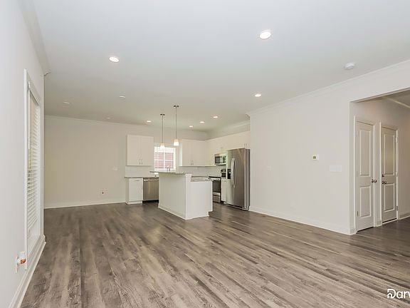 3rd image of 611 Sharon Dr