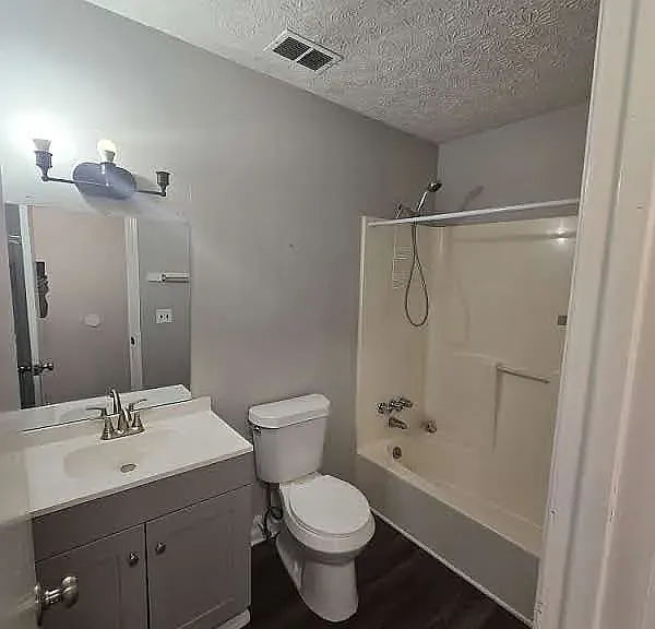 271 E Wright St #8 — Photo 4