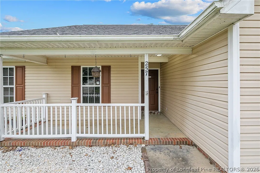 3 bed, 2.0 bath, 1603 sqft, $1,500 — Photo 2