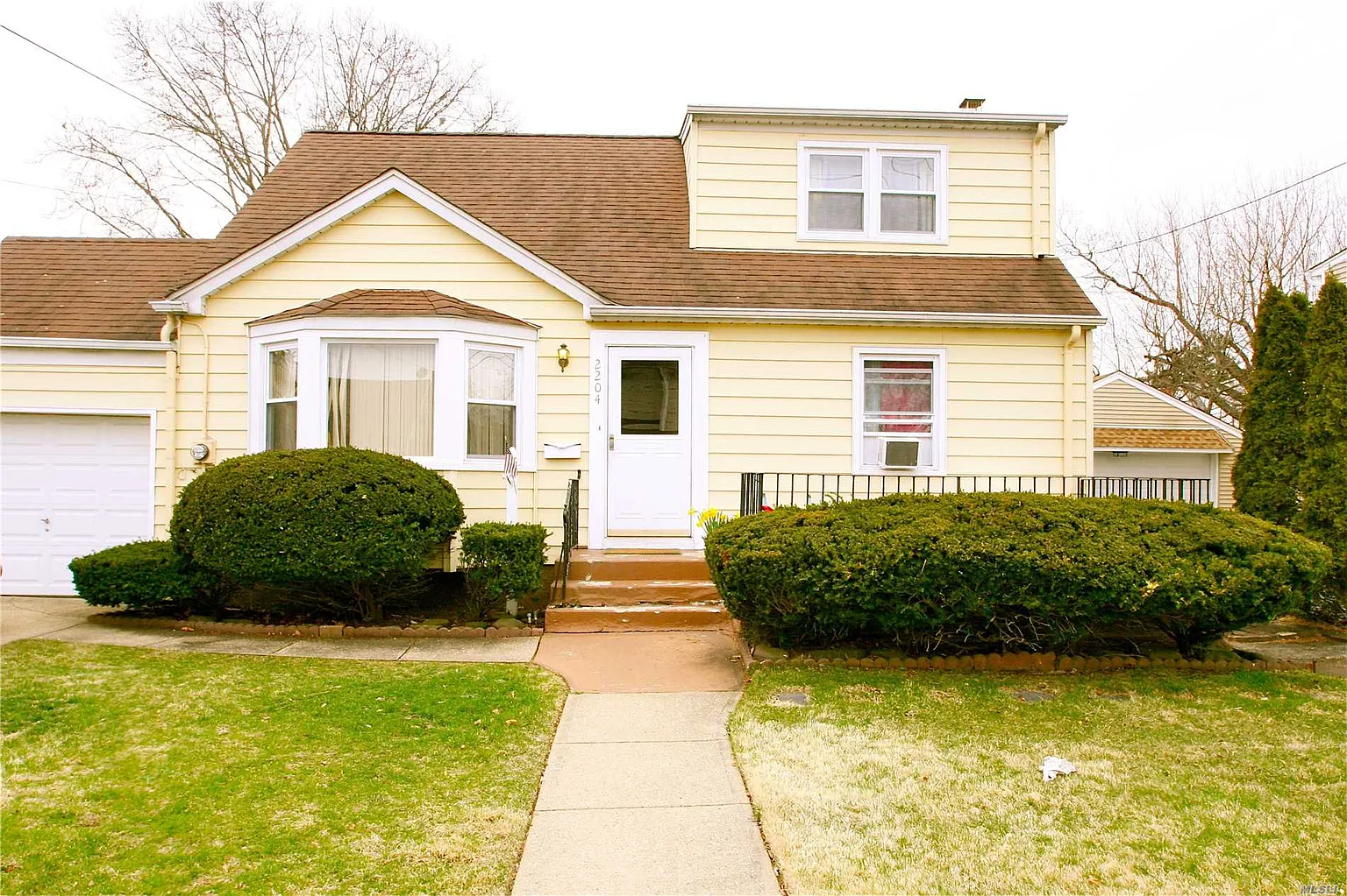 2204 6th St photo 1