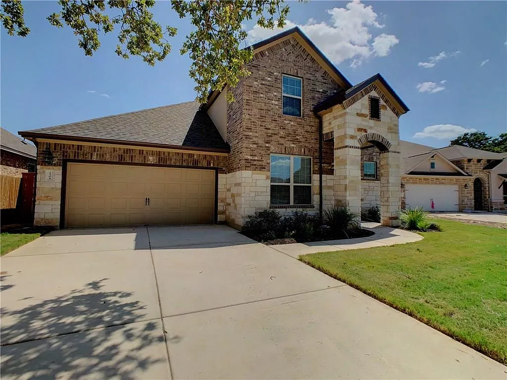 4 bed, 3.0 bath, 3002 sqft, $2,995 — Photo 2