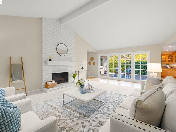 3rd image of 851 Luz Ct
