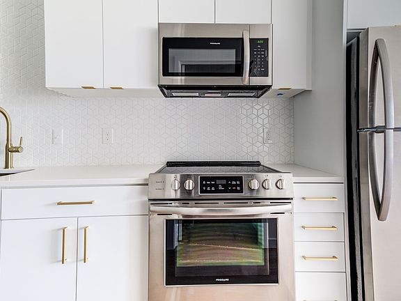 3rd image of 2510 SE 29th Ave APT 106