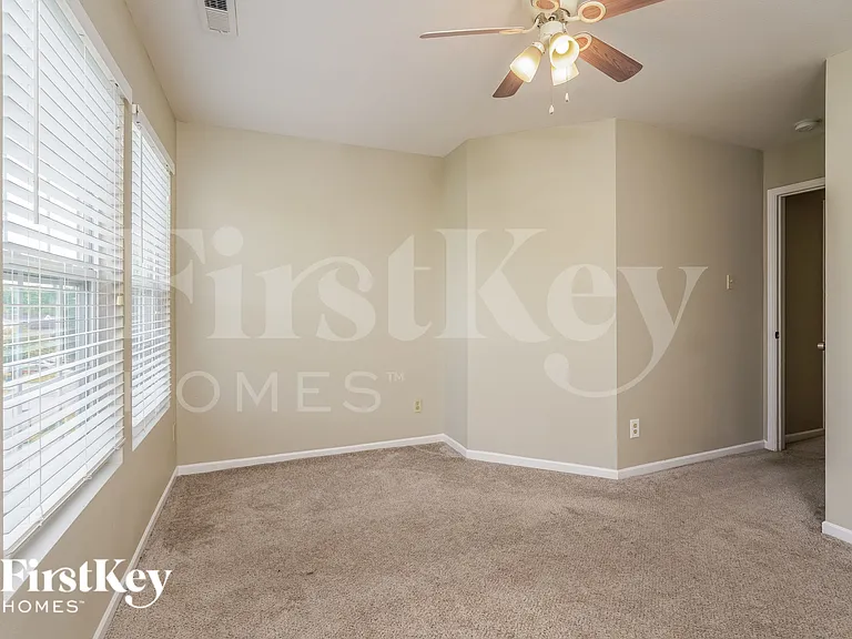 340 Kendall Dr — Photo 14
