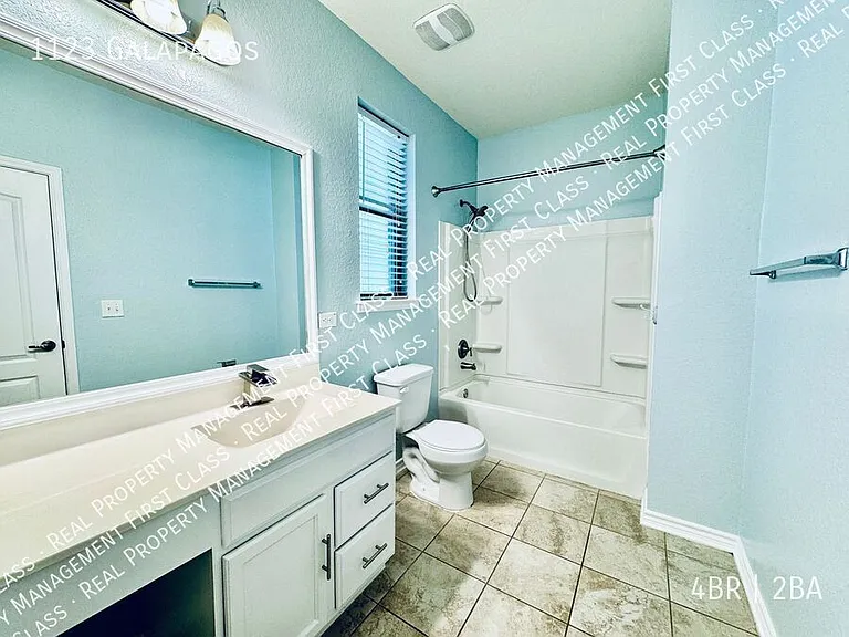 1123 Galapagos — Photo 10