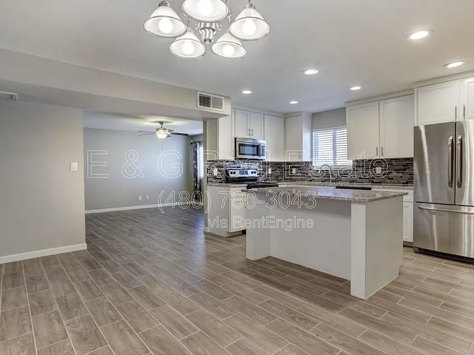 1527 W Huntington Dr