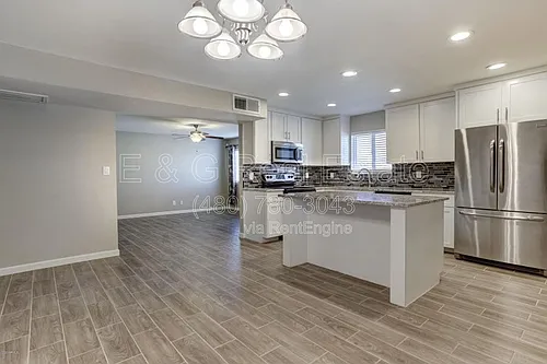 1527 W Huntington Dr Photo 1