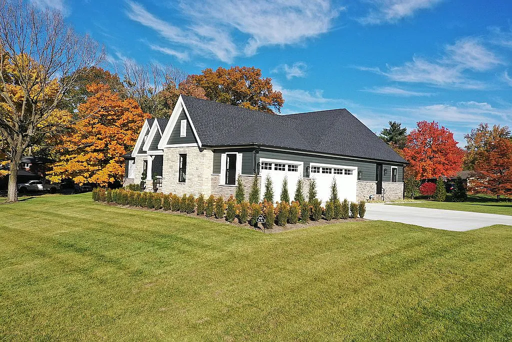 3000 Regis Dr photo 1