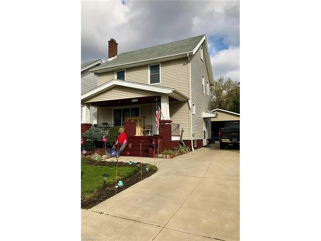 3439 W 133rd St photo 1