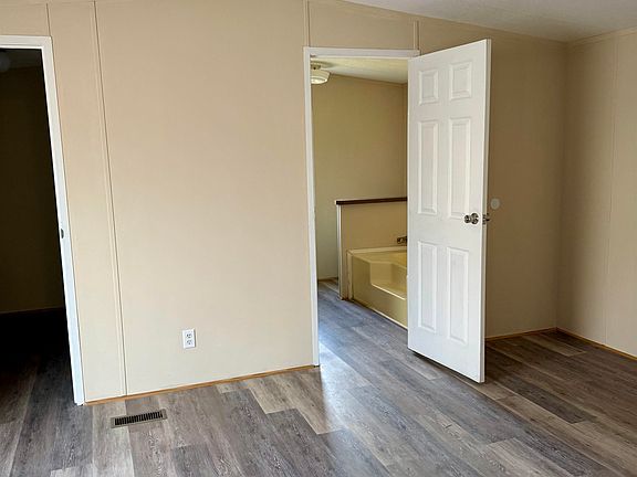 5th image of 806 Cole Ln
