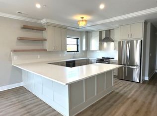 117 W Wisconsin Ave, Pewaukee, WI 53072