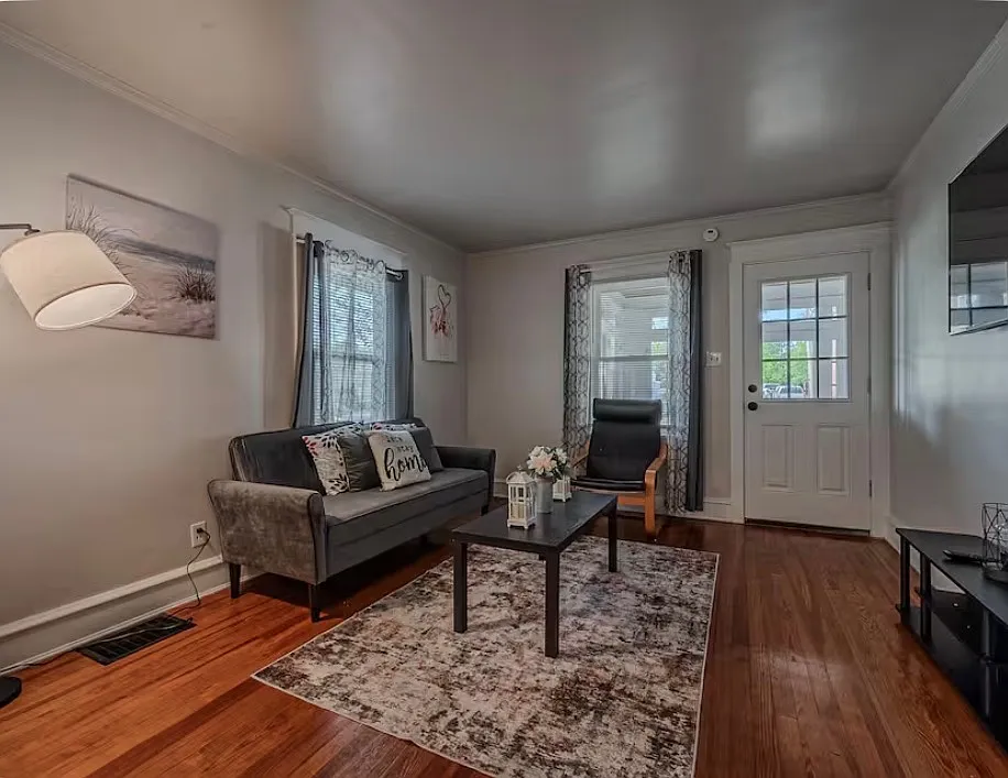 3 bed, 1200 sqft, $2,450 — Photo 3