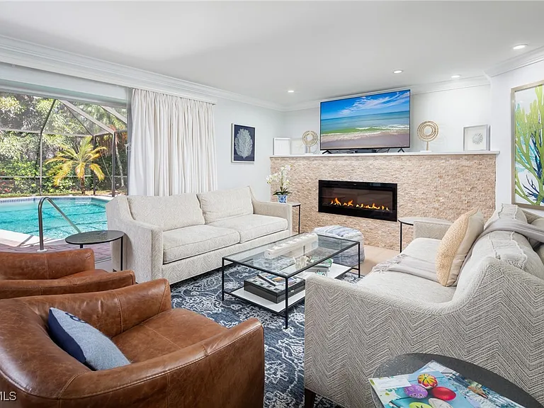 635 Fountainhead Ln — Photo 4