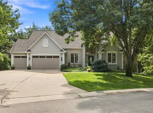 15145 Pawnee Cir, Leawood, KS 66224