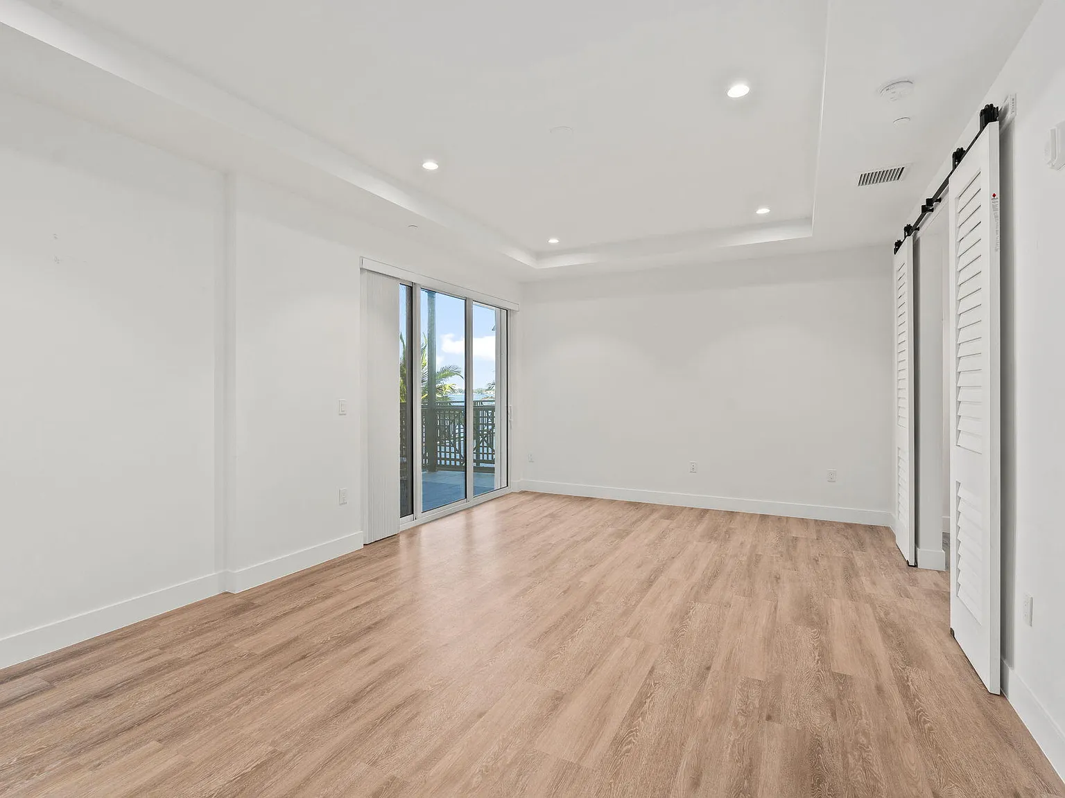 1 bed, 1.0 bath, 708 sqft, $2,990 — Photo 3