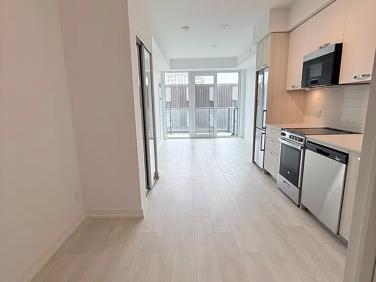 75 James St S #623 — Photo 7