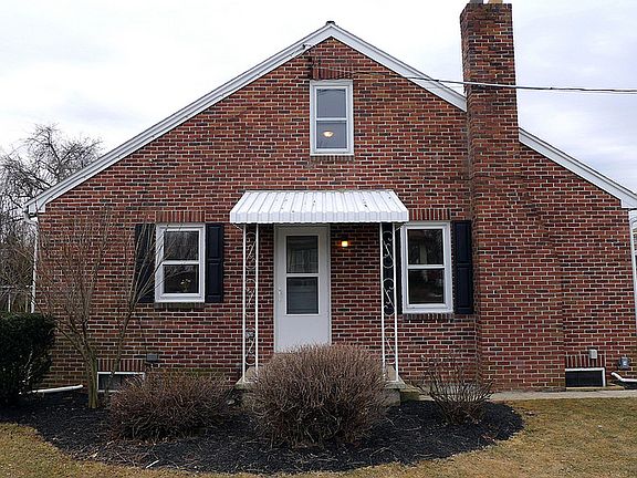 Nice covered side entrance to kitchen
