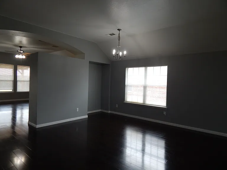 2704 Pyramid Ln — Photo 5