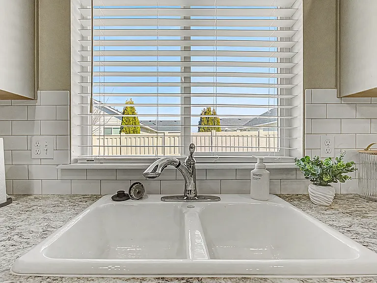 2742 W Balboa Dr — Photo 47