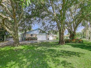 540 E Lake Dr, Sarasota, FL 34232