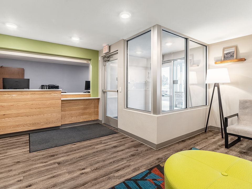 Lobby and Guest Check-in